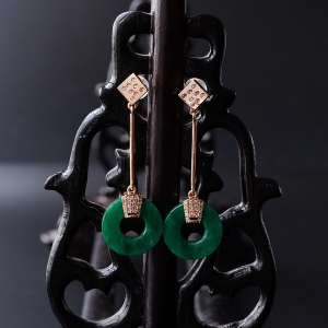 18K镶糯种飘绿翡翠耳坠