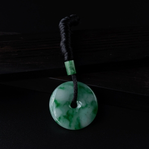糯种飘绿翡翠平安扣吊坠
