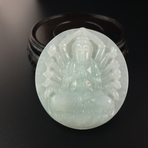 糯种浅绿翡翠千手观音牌吊坠