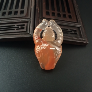 冰飘南红牛头吊坠