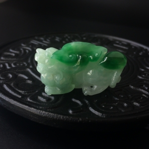 糯种飘翠翡翠貔貅吊坠