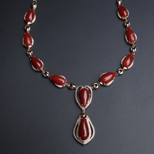 18K金镶钻阿卡红珊瑚项链