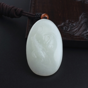 和田玉年年有余吊坠