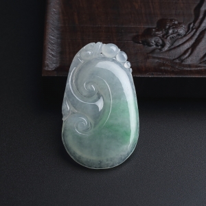 糯种飘花翡翠如意吊坠