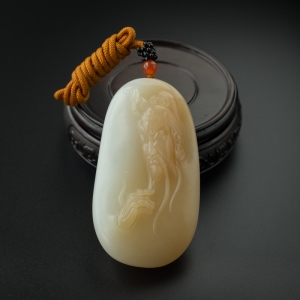 和田玉关公吊坠