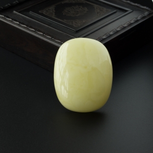 柠檬黄蜜蜡随形吊坠