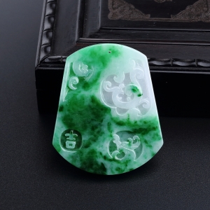 糯种飘翠翡翠古龙吊坠