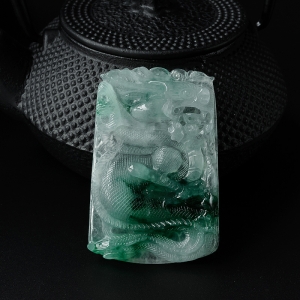 冰糯种飘绿翡翠飞龙吊坠