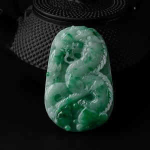 糯种飘翠翡翠飞龙吊坠