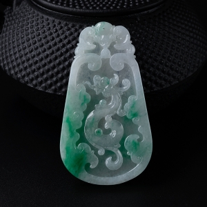 糯种飘翠翡翠古龙吊坠