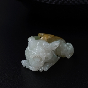 糯种三彩翡翠貔貅吊坠