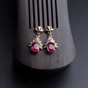 18K金镶钻碧玺耳钉