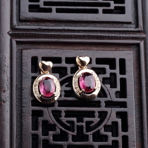 18K金镶钻碧玺耳钉