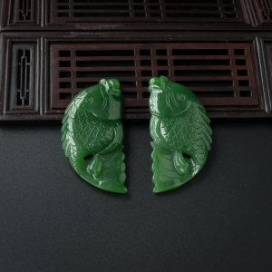 和田碧玉双鱼吊坠