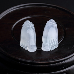 冰糯种淡绿翡翠富足吊坠