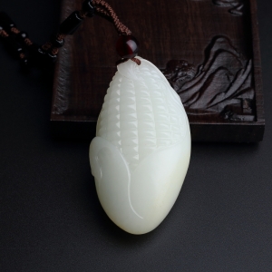 和田玉玉米吊坠