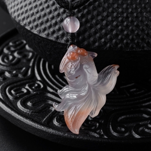 冰飘南红金鱼吊坠