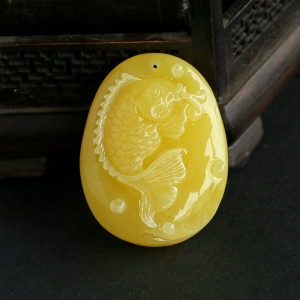 满黄蜜蜡鱼吊坠