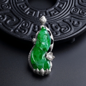 18K金镶冰糯种飘翠翡翠观音吊坠