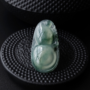 冰糯种飘花翡翠葫芦吊坠