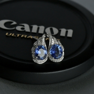 18K白金镶钻蓝宝石耳钉