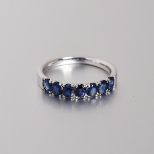 18K白金镶钻蓝宝石戒指