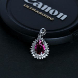 18K金镶钻碧玺吊坠