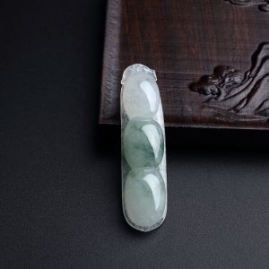 糯种飘花翡翠福豆吊坠