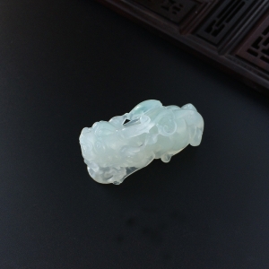冰糯种淡绿翡翠貔貅吊坠
