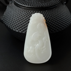 和田玉喜鹊报喜吊坠