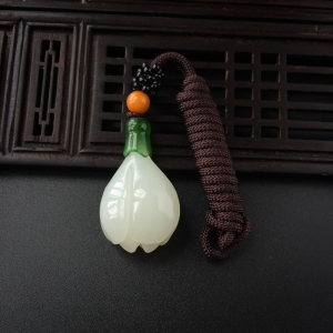 和田玉玉兰花吊坠