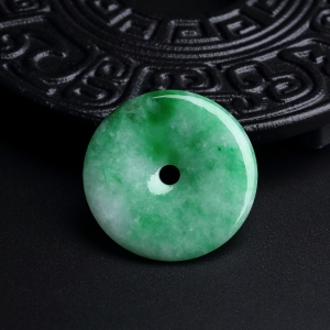 糯种飘绿翡翠平安扣吊坠