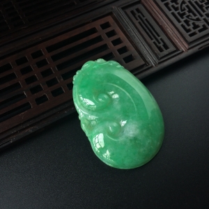 糯种豆绿翡翠如意吊坠
