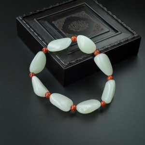 籽料和田玉随形手串