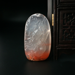 冰飘南红龙吊坠