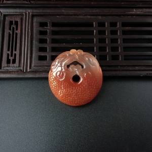 冰飘南红仿古吊坠