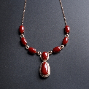 18K金镶钻阿卡牛血红珊瑚项链