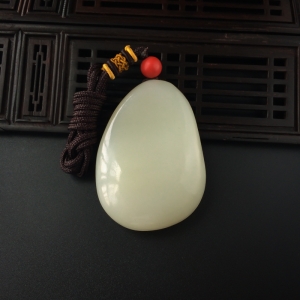 和田玉随形吊坠