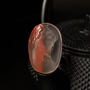 冰飘南红少女吊坠