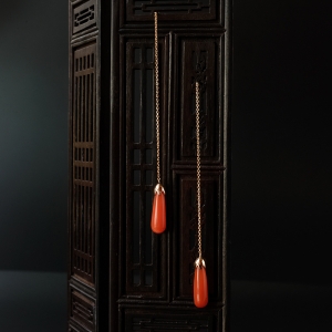 18K金镶樱桃红南红水滴耳坠