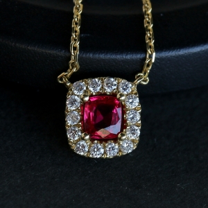 18K白金镶钻红宝石项链