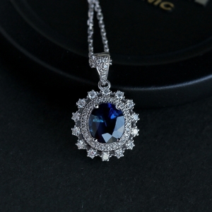 18K白金镶钻蓝宝石吊坠