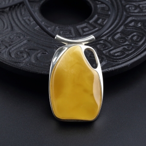 银镀金镶鸡油黄蜜蜡吊坠