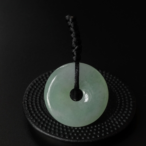 糯种浅绿翡翠平安扣吊坠