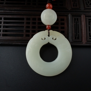 和田玉双龙护主平安扣吊坠