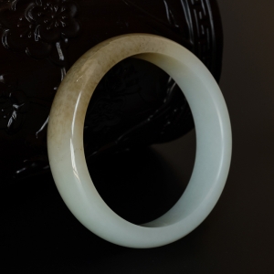 61.4#和田玉手镯