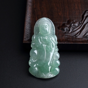 冰糯种飘绿翡翠观音吊坠
