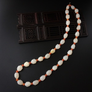 和田玉兰花项链