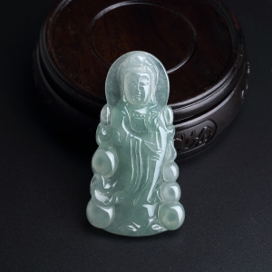 冰糯种浅绿翡翠观音吊坠