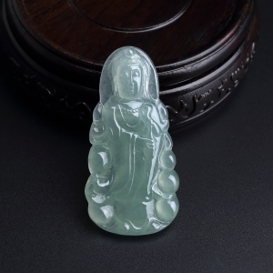 冰糯种浅绿翡翠观音吊坠